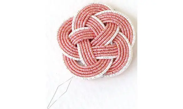 Enfile-aiguille rose